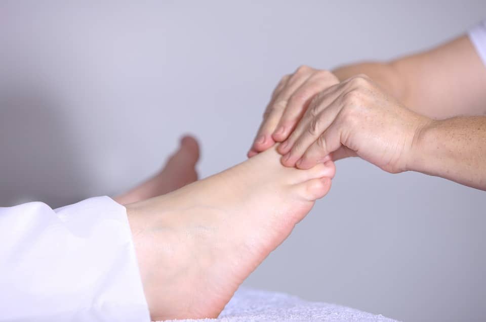 massaging toe